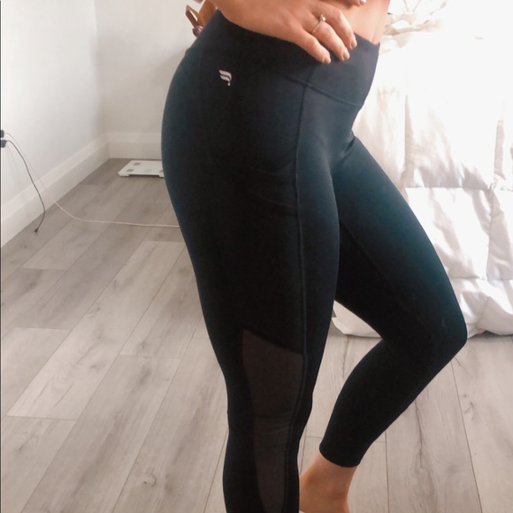 High Rise Fabletics Mesh Panel Pocket 7/8 Leggings - Picture 4 of 14